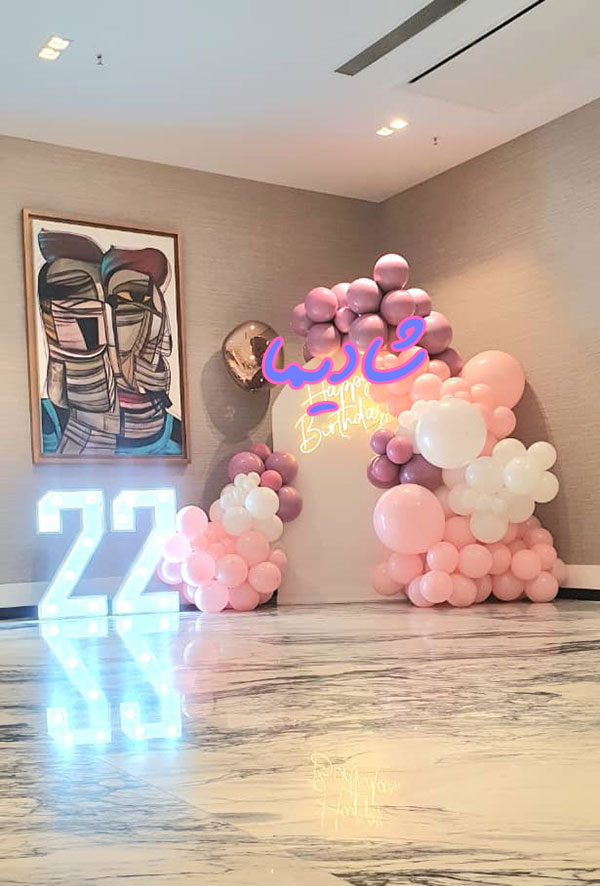 بادکنک آرایی سفید صورتی پاستیلی